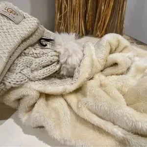 UGG Accessories Ugg Cream 3pc Set Hat Infinity Scarf Glove Set